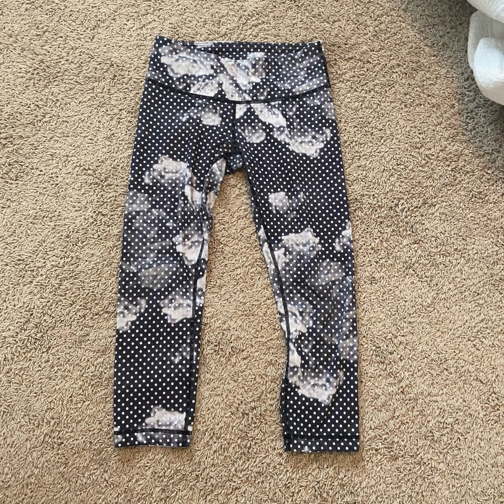 BLACK & WHITE LULULEMON LEGGINGS